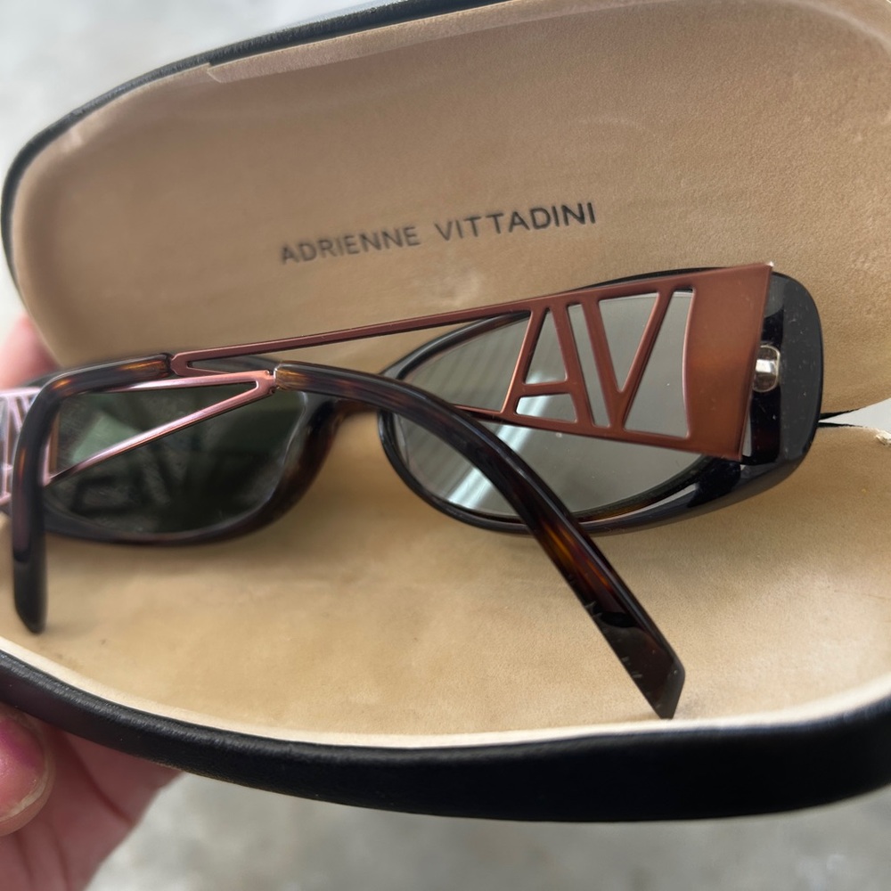 Adrienne Vittadini Black prescription Sunglasses with case - Picture 4 of 10